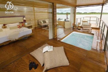 Master Deluxe Suite with Jacuzzi, M/V Delfin I