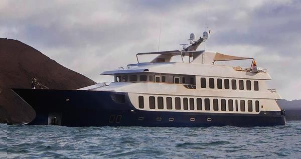 Deluxe Plus Galapagos M/Y Evolve