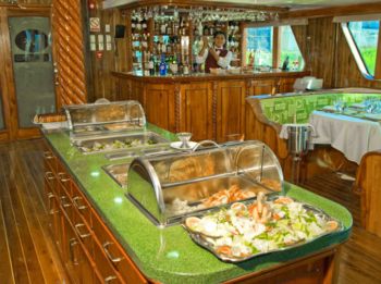Buffet & Bar, Galapagos Yacht M/Y Odyssey