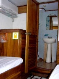 Private Bathroom and Shower, M/Y Estrella Del Mar II